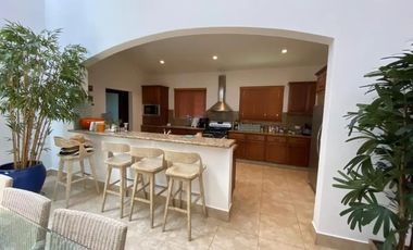 Espectacular casa en Buenaventura, frente al mar!