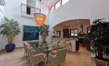 Espectacular casa en Buenaventura, frente al mar!