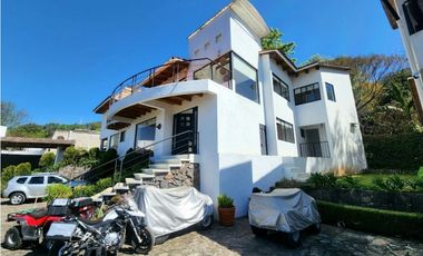 CASA EN VENTA,  VALLE DE BRAVO.