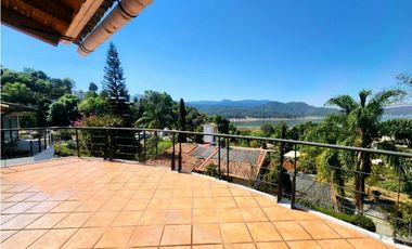 CASA EN VENTA,  VALLE DE BRAVO.