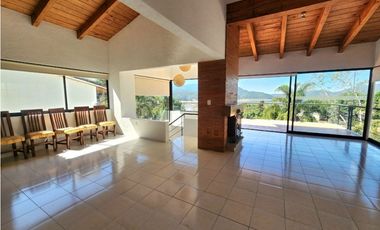 CASA EN VENTA,  VALLE DE BRAVO.