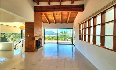 CASA EN VENTA,  VALLE DE BRAVO.