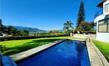 CASA EN VENTA,  VALLE DE BRAVO.