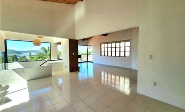 CASA EN VENTA,  VALLE DE BRAVO.
