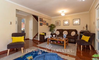 Casa de 3 pisos, 5 dormitorios y 3 baños en sector residencial de La Florida