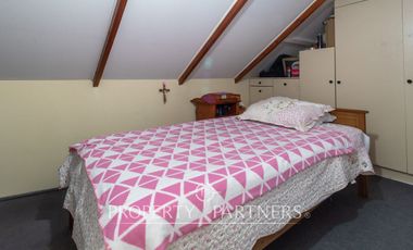 Casa de 3 pisos, 5 dormitorios y 3 baños en sector residencial de La Florida