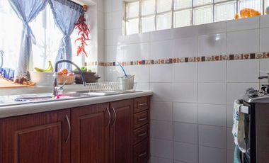 Casa de 3 pisos, 5 dormitorios y 3 baños en sector residencial de La Florida