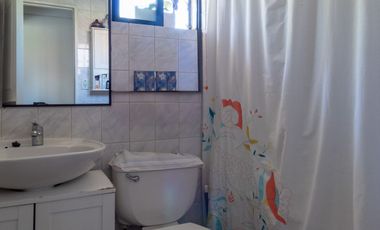 Casa de 3 pisos, 5 dormitorios y 3 baños en sector residencial de La Florida