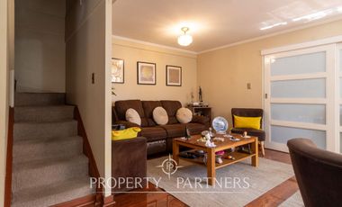 Casa de 3 pisos, 5 dormitorios y 3 baños en sector residencial de La Florida