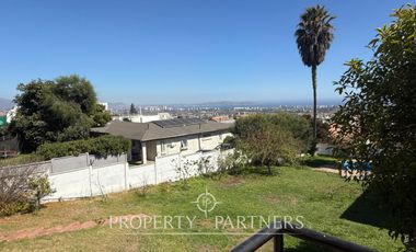 Sorprendente Casa en Arriendo en San Joaquín con Vista Poniente