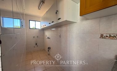 Sorprendente Casa en Arriendo en San Joaquín con Vista Poniente