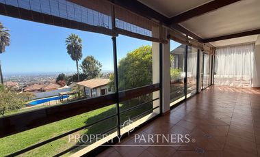 Sorprendente Casa en Arriendo en San Joaquín con Vista Poniente
