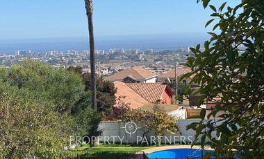 Sorprendente Casa en Arriendo en San Joaquín con Vista Poniente