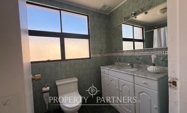 Sorprendente Casa en Arriendo en San Joaquín con Vista Poniente