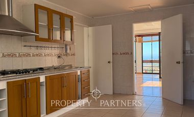 Sorprendente Casa en Arriendo en San Joaquín con Vista Poniente