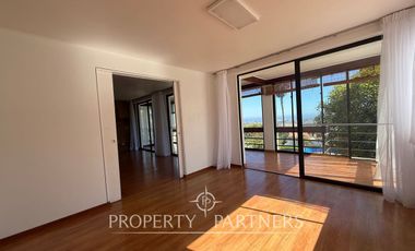Sorprendente Casa en Arriendo en San Joaquín con Vista Poniente