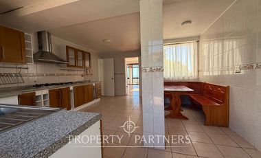 Sorprendente Casa en Arriendo en San Joaquín con Vista Poniente