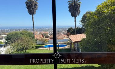 Sorprendente Casa en Arriendo en San Joaquín con Vista Poniente