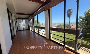 Sorprendente Casa en Arriendo en San Joaquín con Vista Poniente