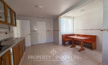 Sorprendente Casa en Arriendo en San Joaquín con Vista Poniente