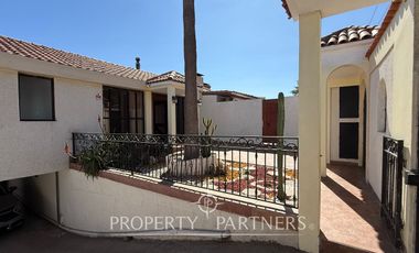 Sorprendente Casa en Arriendo en San Joaquín con Vista Poniente