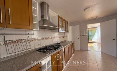 Sorprendente Casa en Arriendo en San Joaquín con Vista Poniente