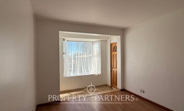 Sorprendente Casa en Arriendo en San Joaquín con Vista Poniente