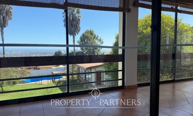 Sorprendente Casa en Arriendo en San Joaquín con Vista Poniente