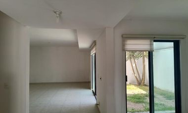 CASA EN RENTA SECTOR VIÑEDOS