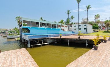 Casa en el lago de Tequesquitengo