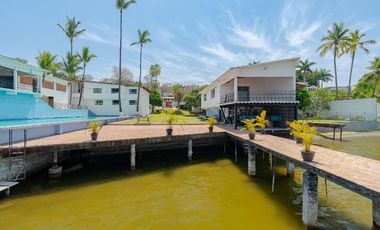 Casa en el lago de Tequesquitengo