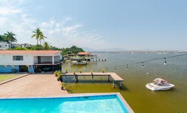 Casa en el lago de Tequesquitengo