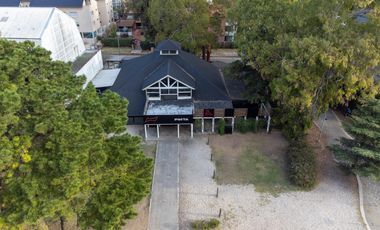 Local 543 m2  Sobre lote Comercial Multi Esq-Centro Pinamar