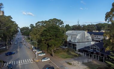 Local 543 m2  Sobre lote Comercial Multi Esq-Centro Pinamar