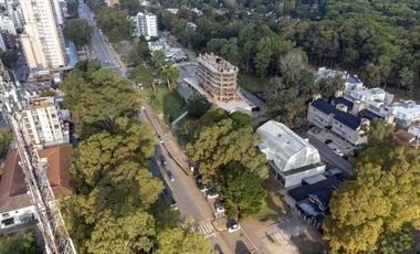 Local 543 m2  Sobre lote Comercial Multi Esq-Centro Pinamar