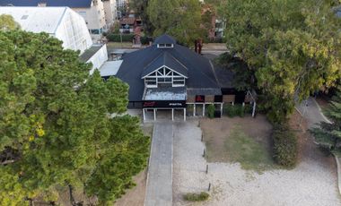 Local 543 m2  Sobre lote Comercial Multi Esq-Centro Pinamar