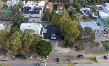 Local 543 m2  Sobre lote Comercial Multi Esq-Centro Pinamar