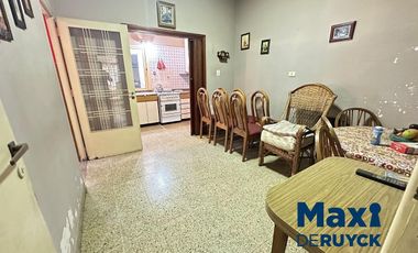 Chalet de 4 ambientes con 2 baños, apta crédito