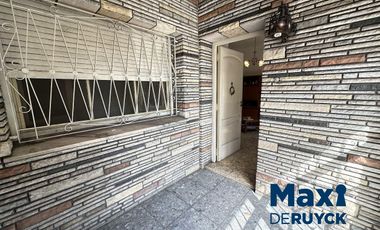 Chalet de 4 ambientes con 2 baños, apta crédito