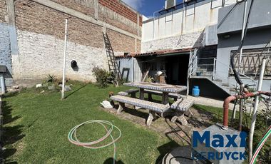 Chalet de 4 ambientes con 2 baños, apta crédito