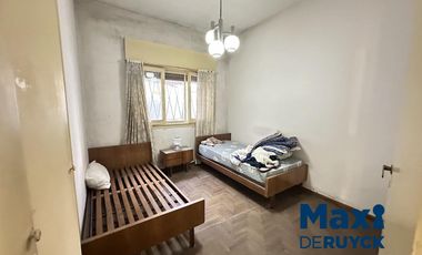 Chalet de 4 ambientes con 2 baños, apta crédito