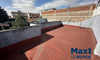 Chalet de 4 ambientes con 2 baños, apta crédito