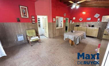 Chalet de 4 ambientes con 2 baños, apta crédito