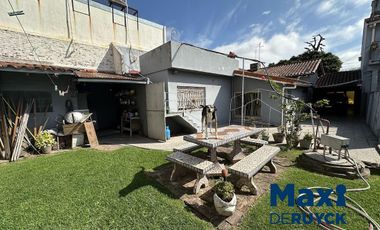 Chalet de 4 ambientes con 2 baños, apta crédito