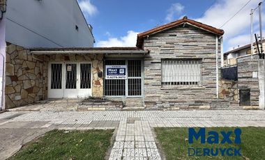 Chalet de 4 ambientes con 2 baños, apta crédito