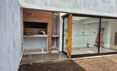 Venta de Duplex en  Brisas de Manantiales 3 dormitorios