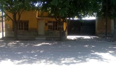 Casa en venta - 2 Dormitorios 1 Baño - Cochera - Mendoza