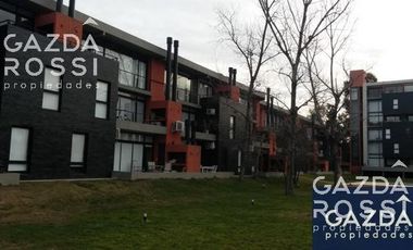 Excelente departamento en  venta con renta en complejo Las Cavas