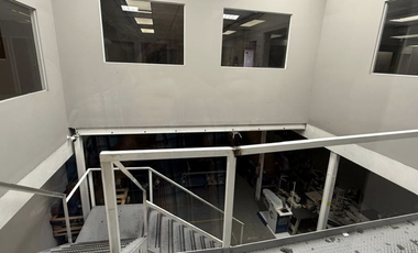 Excelente Bodega Industrial con Oficinas 730M2 en CDMX
