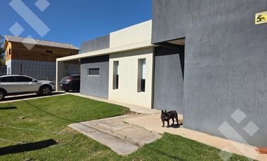 En Venta, Casa de 2 dormitorios, B° El Manzanar, Plottier